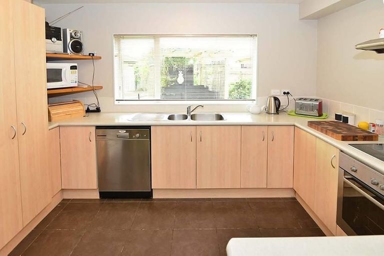 Photo of property in 28 Chic Gardens, Parakai, 0830