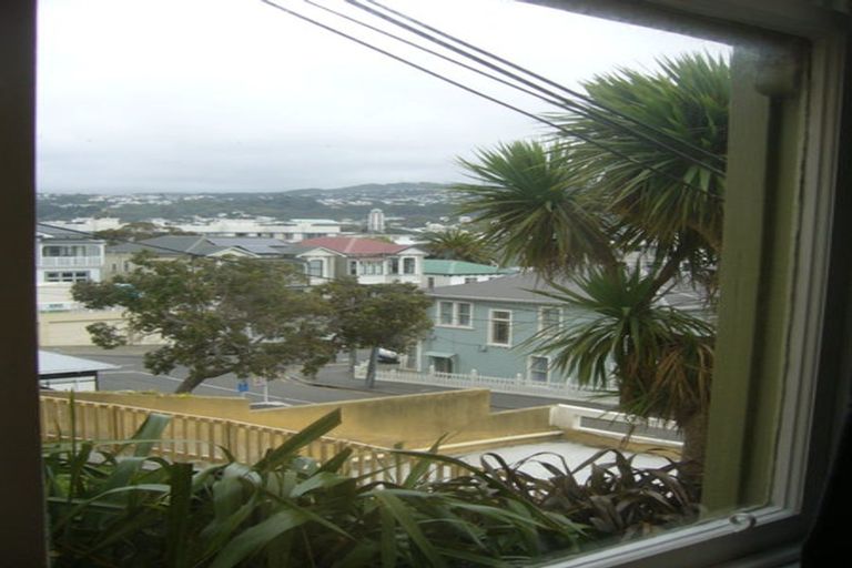 Photo of property in 4 Hawker Street, Mount Victoria, Wellington, 6011