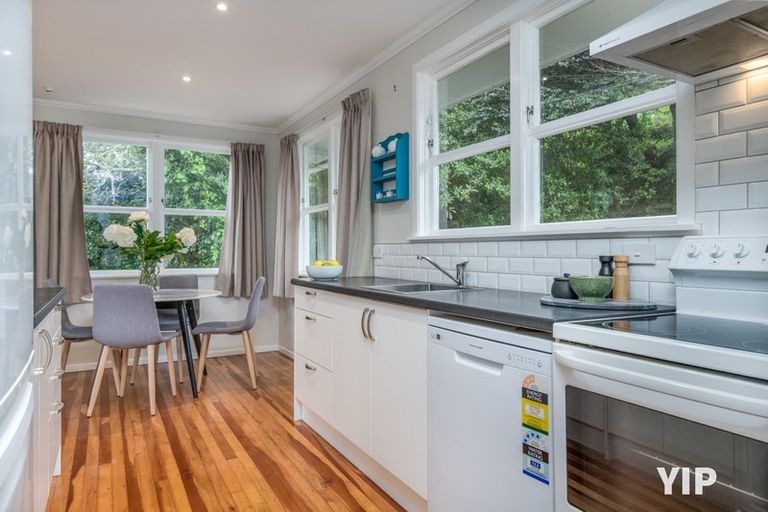 Photo of property in 14 Leona Way, Paparangi, Wellington, 6037