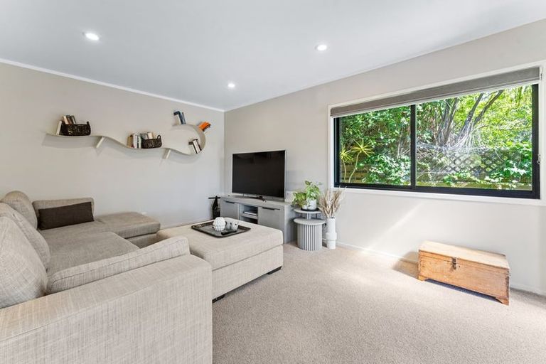 Photo of property in 1/12 Philson Terrace, Browns Bay, Auckland, 0630