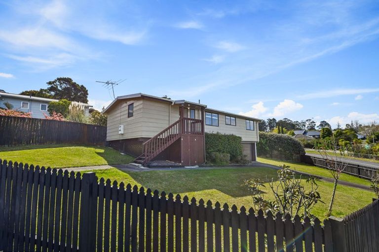 Photo of property in 5 Elizabeth Drive, West Harbour, Auckland, 0618