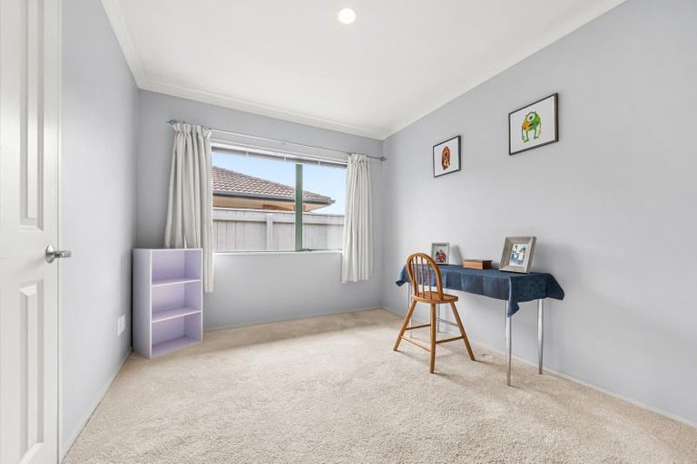Photo of property in 12 Percy Kinsman Crescent, Riverstone Terraces, Upper Hutt, 5018