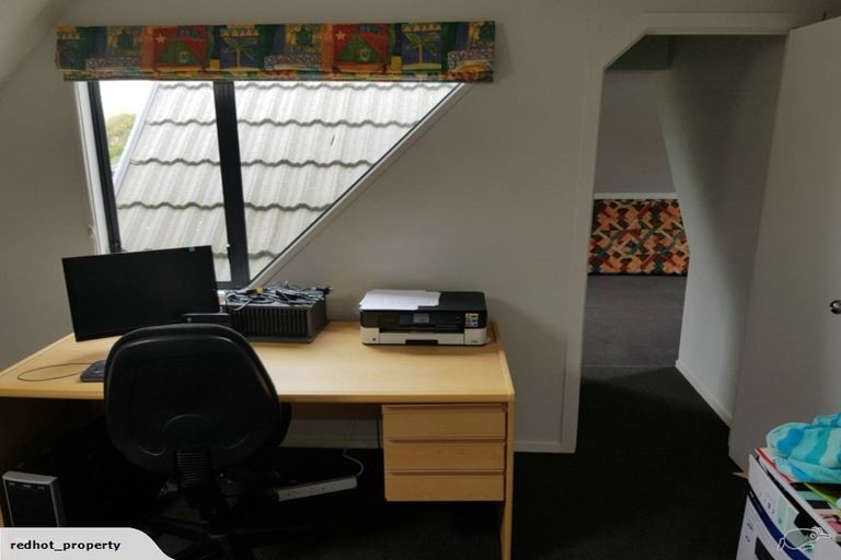 Photo of property in 1 Ridley Green, Churton Park, Wellington, 6037