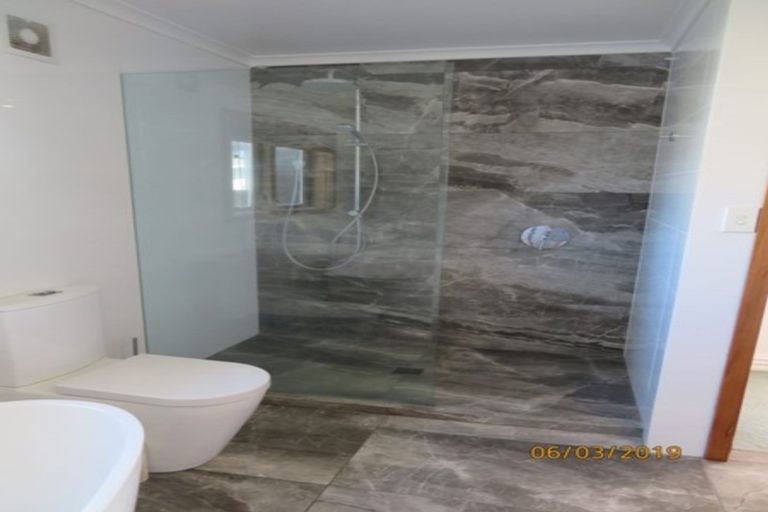 Photo of property in 32 Marine Parade, Mellons Bay, Auckland, 2014