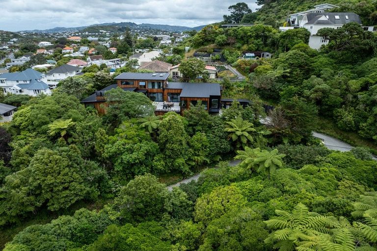 Photo of property in 17 Kim Street, Khandallah, Wellington, 6035