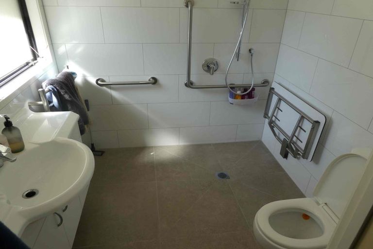 Photo of property in 42 Triangle Road, Massey, Auckland, 0614