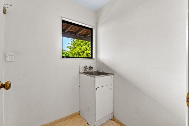 Photo of property in 3/14 Wernham Place, Northcote, Auckland, 0626