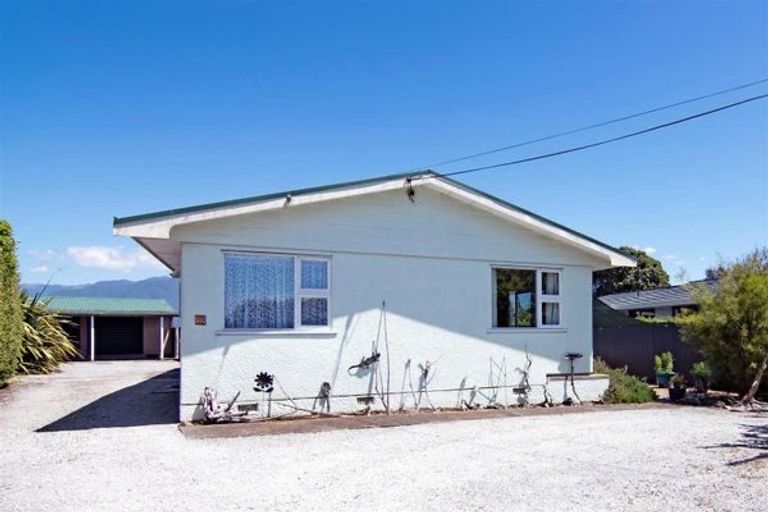 Photo of property in 380 Abel Tasman Drive, Motupipi, Takaka, 7183