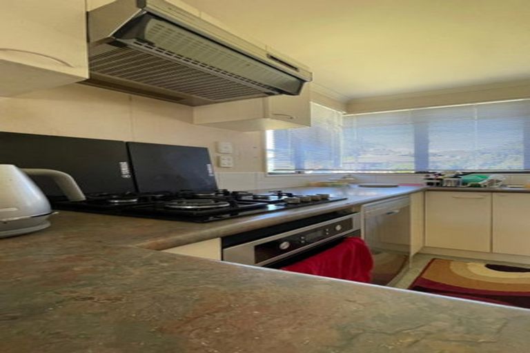 Photo of property in 13 De Havilland Drive, Goodwood Heights, Auckland, 2105