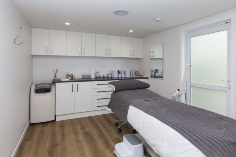 Photo of property in 10 Torquay Place, Bryndwr, Christchurch, 8053