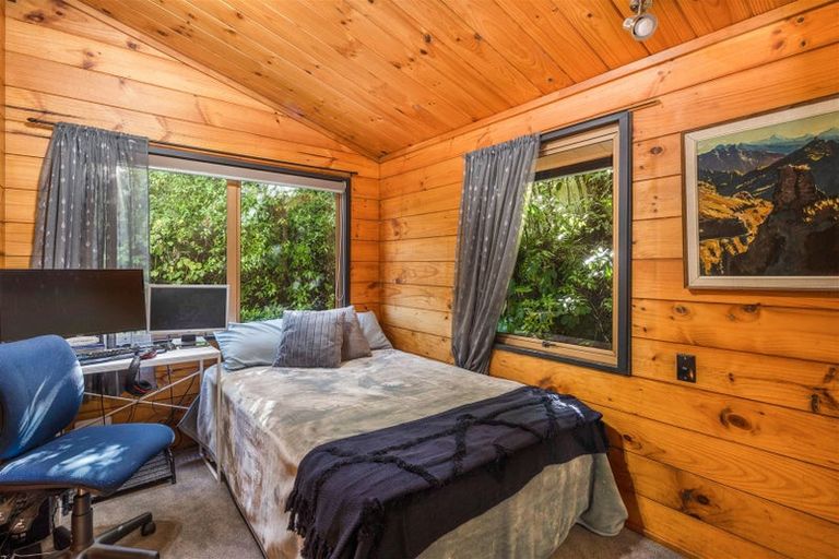 Photo of property in 2 Ramsey Place, Karori, Wellington, 6012