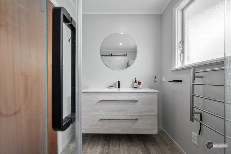 Photo of property in 25a Porutu Street, Fairfield, Lower Hutt, 5011