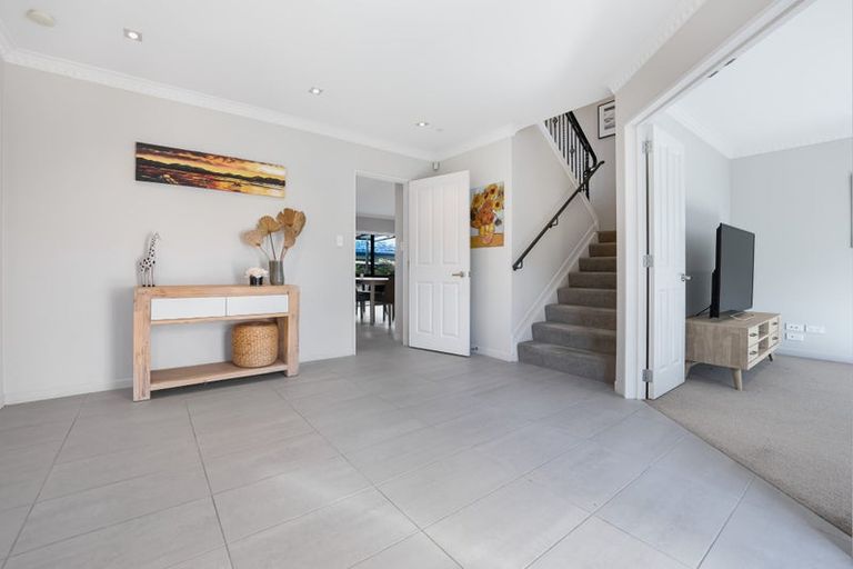 Photo of property in 22 Travis View Drive, Fairview Heights, Auckland, 0632