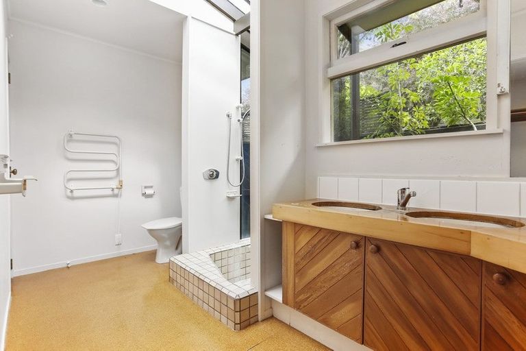 Photo of property in 1/95 Braemar Road, Castor Bay, Auckland, 0620