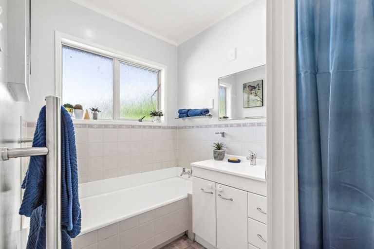 Photo of property in 17 Brunner Road, Glen Eden, Auckland, 0602
