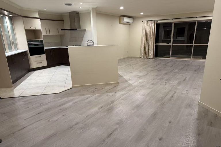 Photo of property in 13 Finbar Close, Flat Bush, Auckland, 2019