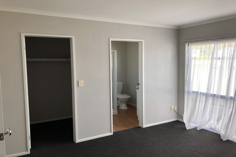 Photo of property in 8 Tiraumea Street, Palmerston North, 4410