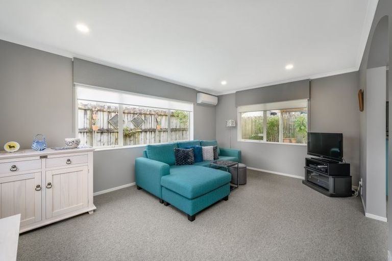 Photo of property in 86 Bob Charles Drive, Golflands, Auckland, 2013