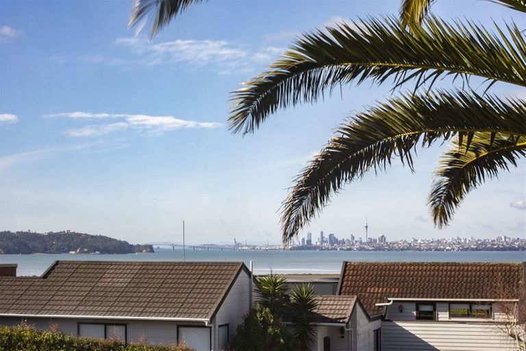 Photo of property in 142 West Harbour Drive, West Harbour, Auckland, 0618