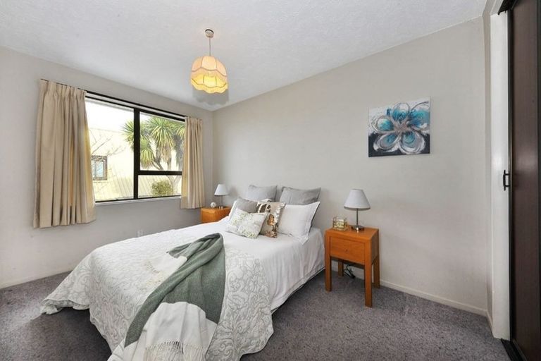 Photo of property in 2/2 Kingham Place, Avonhead, Christchurch, 8042