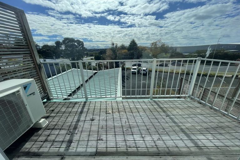 Photo of property in 12/222 Albany Highway, Schnapper Rock, Auckland, 0632