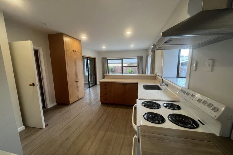 Photo of property in 32 Avonhead Road, Avonhead, Christchurch, 8042