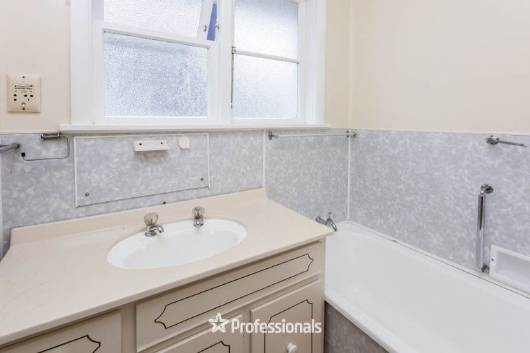 Photo of property in 42 Gibbons Street, Upper Hutt Central, Upper Hutt, 5018