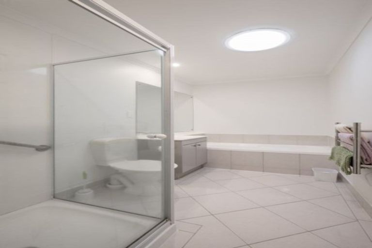 Photo of property in 86 Bob Charles Drive, Golflands, Auckland, 2013