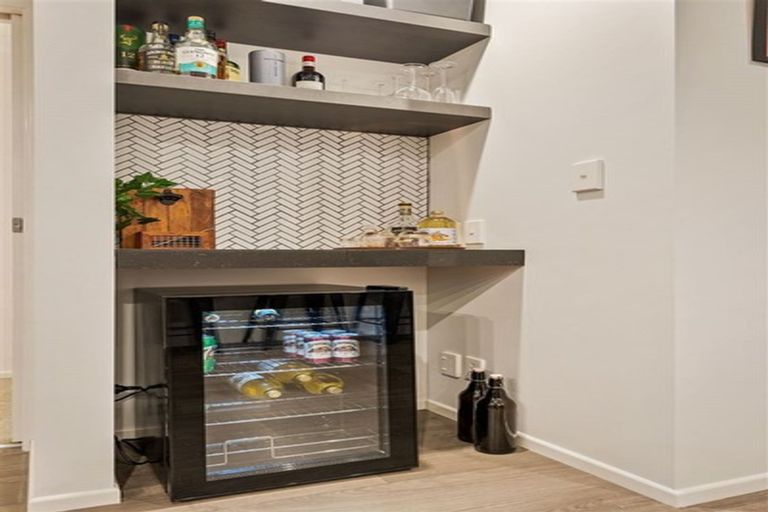 Photo of property in 27 Gill Avenue, Te Atatu Peninsula, Auckland, 0610