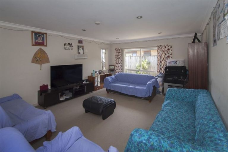 Photo of property in 2c Waikaukau Road, Glen Eden, Auckland, 0602