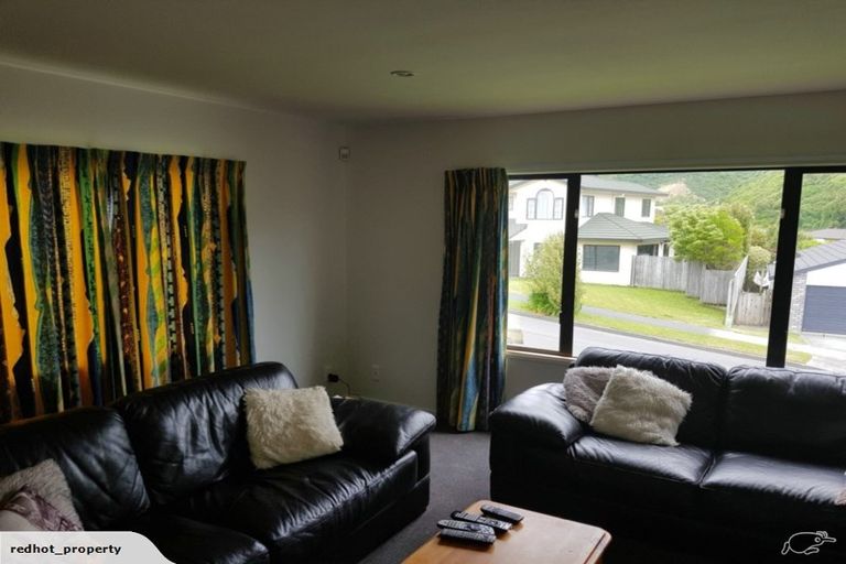 Photo of property in 1 Ridley Green, Churton Park, Wellington, 6037