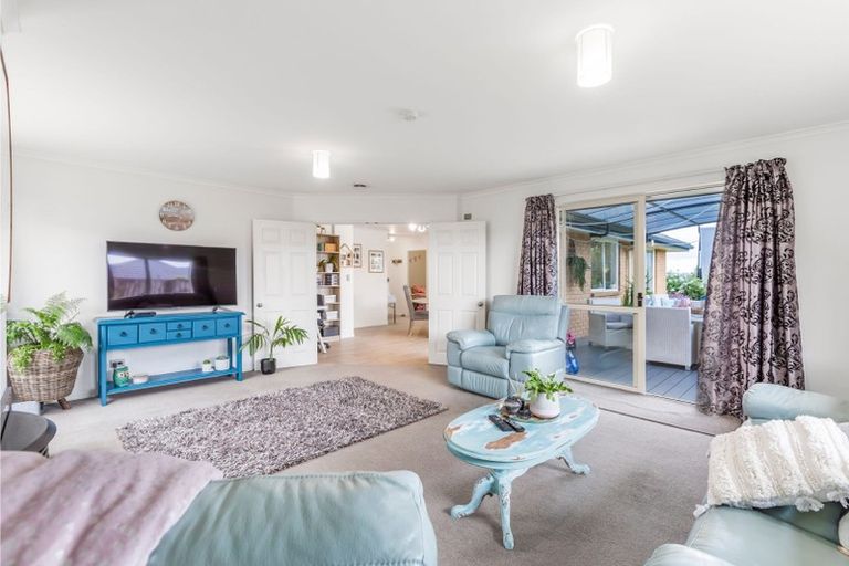 Photo of property in 58 Rivervale Grove, Stanmore Bay, Whangaparaoa, 0932