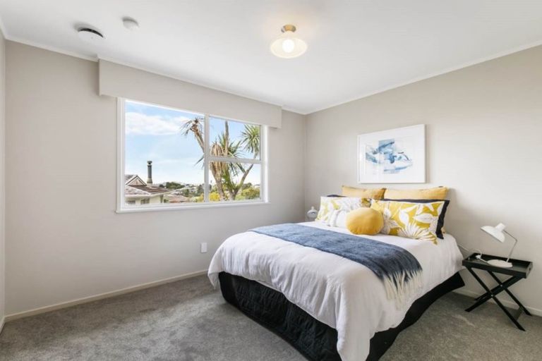 Photo of property in 34 Felgrove Street, Glendene, Auckland, 0602