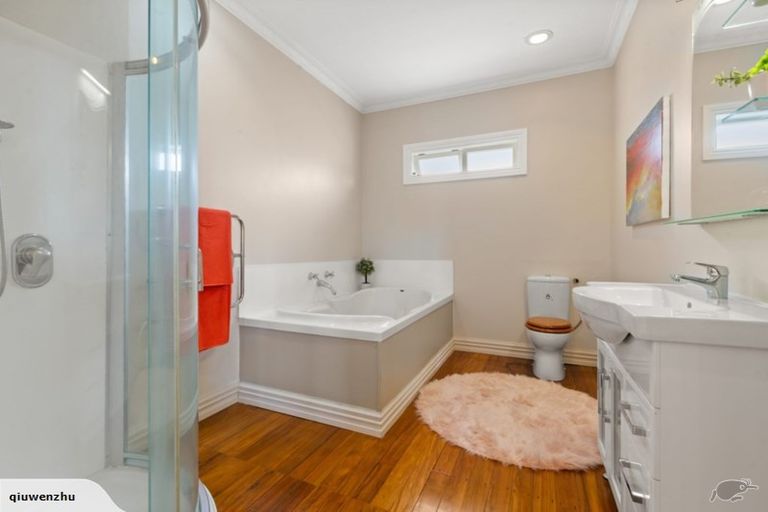 Photo of property in 1 Rubens Lane, West Harbour, Auckland, 0618