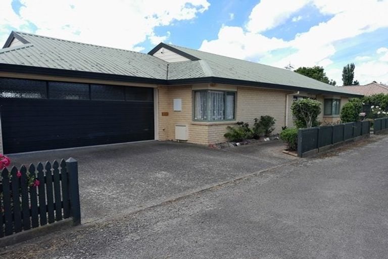Photo of property in 9 Edgecombe Court, Roslyn, Palmerston North, 4414