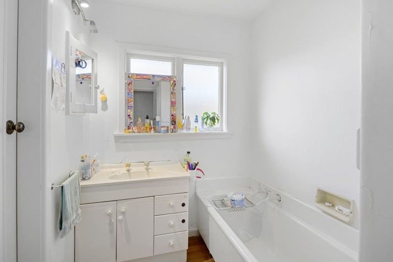 Photo of property in 10 Verran Place, Fendalton, Christchurch, 8052