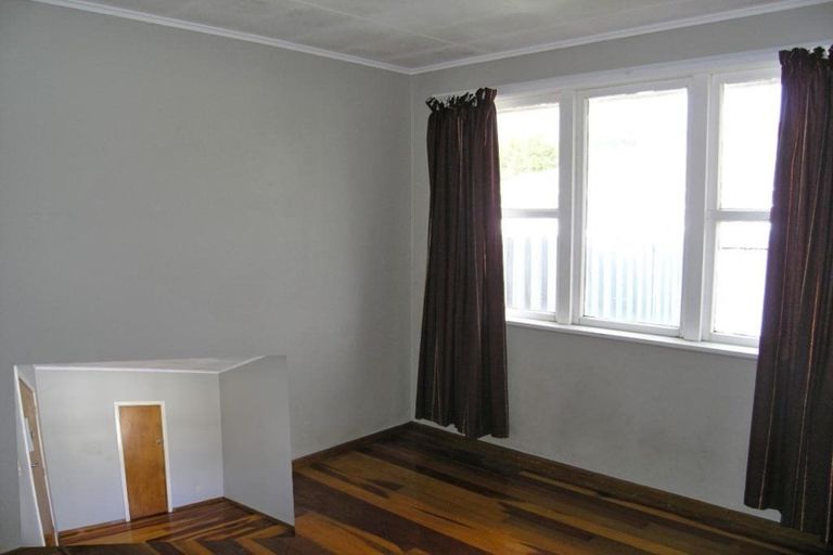 Photo of property in 2 Wood Street, Wallaceville, Upper Hutt, 5018