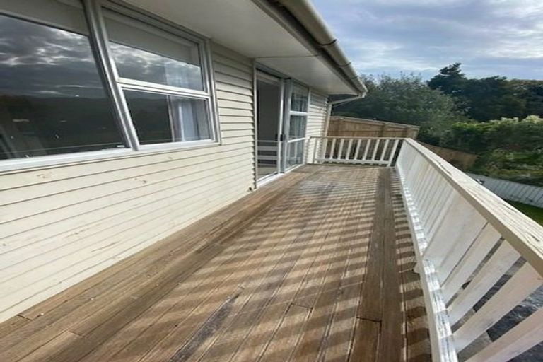 Photo of property in 3b Peckham Grove, Tawa, Wellington, 5028