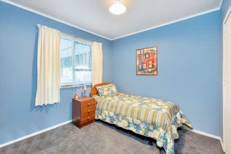 Photo of property in 12 Salas Place, Papakura, 2110