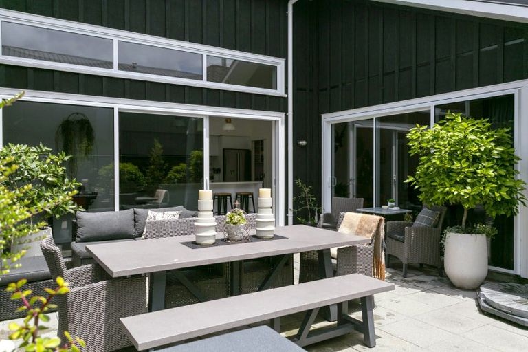 Photo of property in 16 Pukenamu Road, Rainbow Point, Taupo, 3330