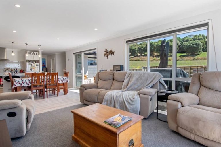 Photo of property in 22 Lakeside Terrace, Omokoroa, 3114