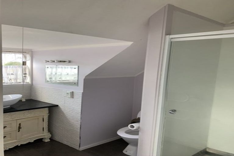 Photo of property in 5 Tawa Road, Te Atatu Peninsula, Auckland, 0610