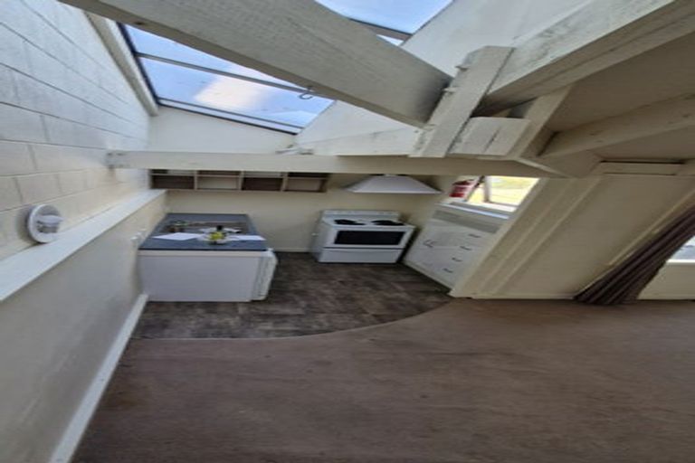 Photo of property in 2/112 Dowse Drive, Maungaraki, Lower Hutt, 5010