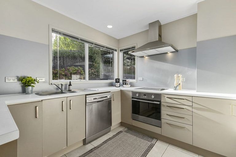 Photo of property in 10 Springtime Crescent, Stanmore Bay, Whangaparaoa, 0932