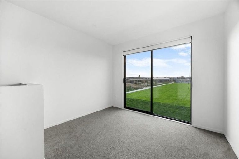 Photo of property in 63 Whare Kauri Road, Papakura, 2110