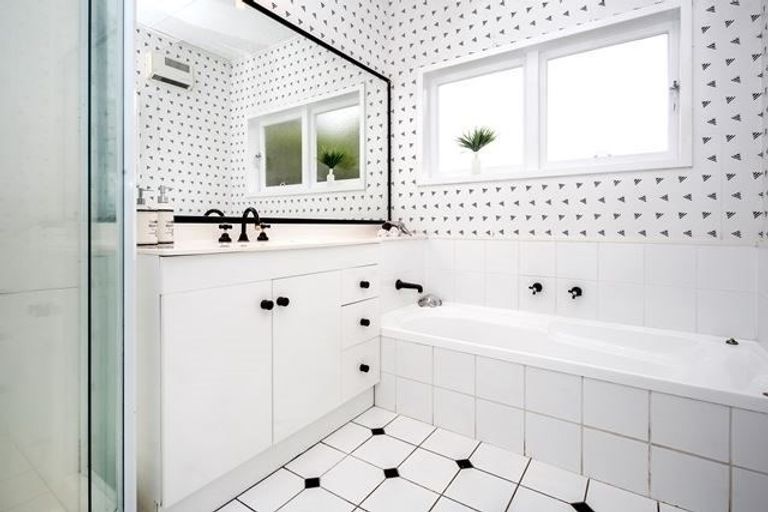 Photo of property in 3 Larsen Crescent, Tawa, Wellington, 5028