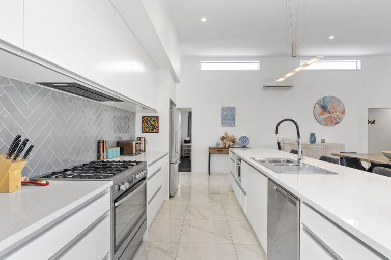 Photo of property in 10 Pimelea Street, Papamoa Beach, Papamoa, 3118