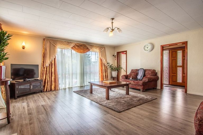 Photo of property in 49 Walton Road, Paraparaumu Beach, Paraparaumu, 5032