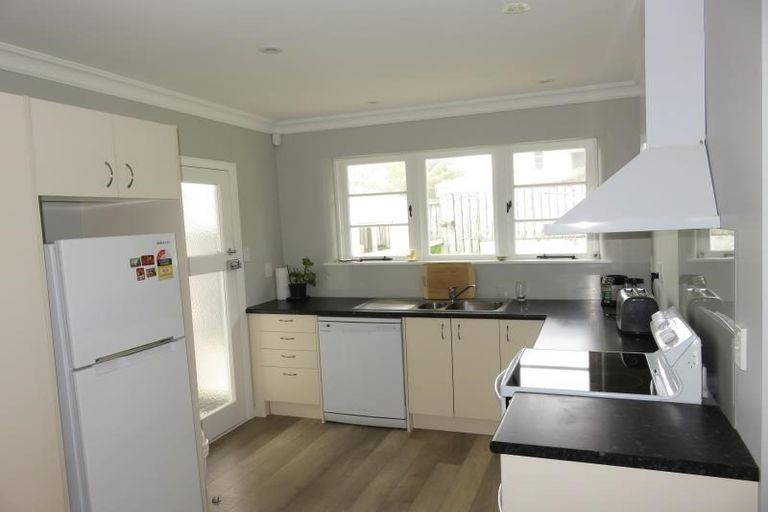 Photo of property in 11 Hollies Crescent, Johnsonville, Wellington, 6037