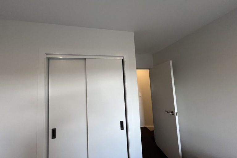 Photo of property in 8/1 Fruitvale Road, New Lynn, Auckland, 0600